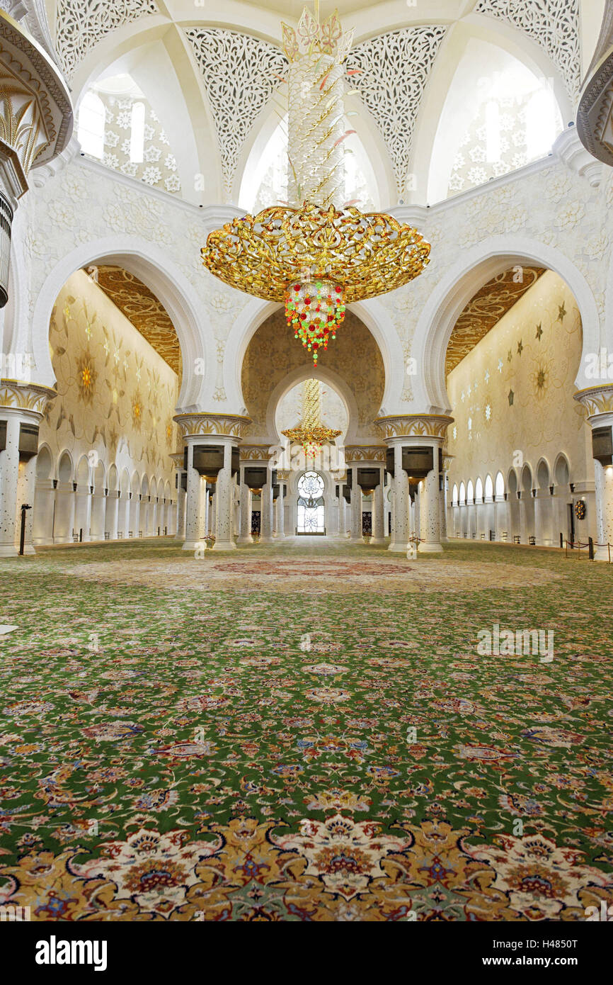 Chandelier en salle de prière, Mosquée Sheikh Zayed Bin Sultan Al Nahyan, troisième plus grande mosquée du monde, Al Maqtaa Émirat, Abu Dhabi, Émirats arabes unis, Banque D'Images