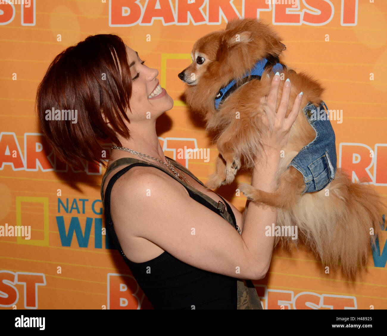 Singer, J Sutta assiste à Nat Geo WILD 2nd Annual Barkfest à Palihouse Hotel le 9 avril 2016 à West Hollywood, Californie. Banque D'Images