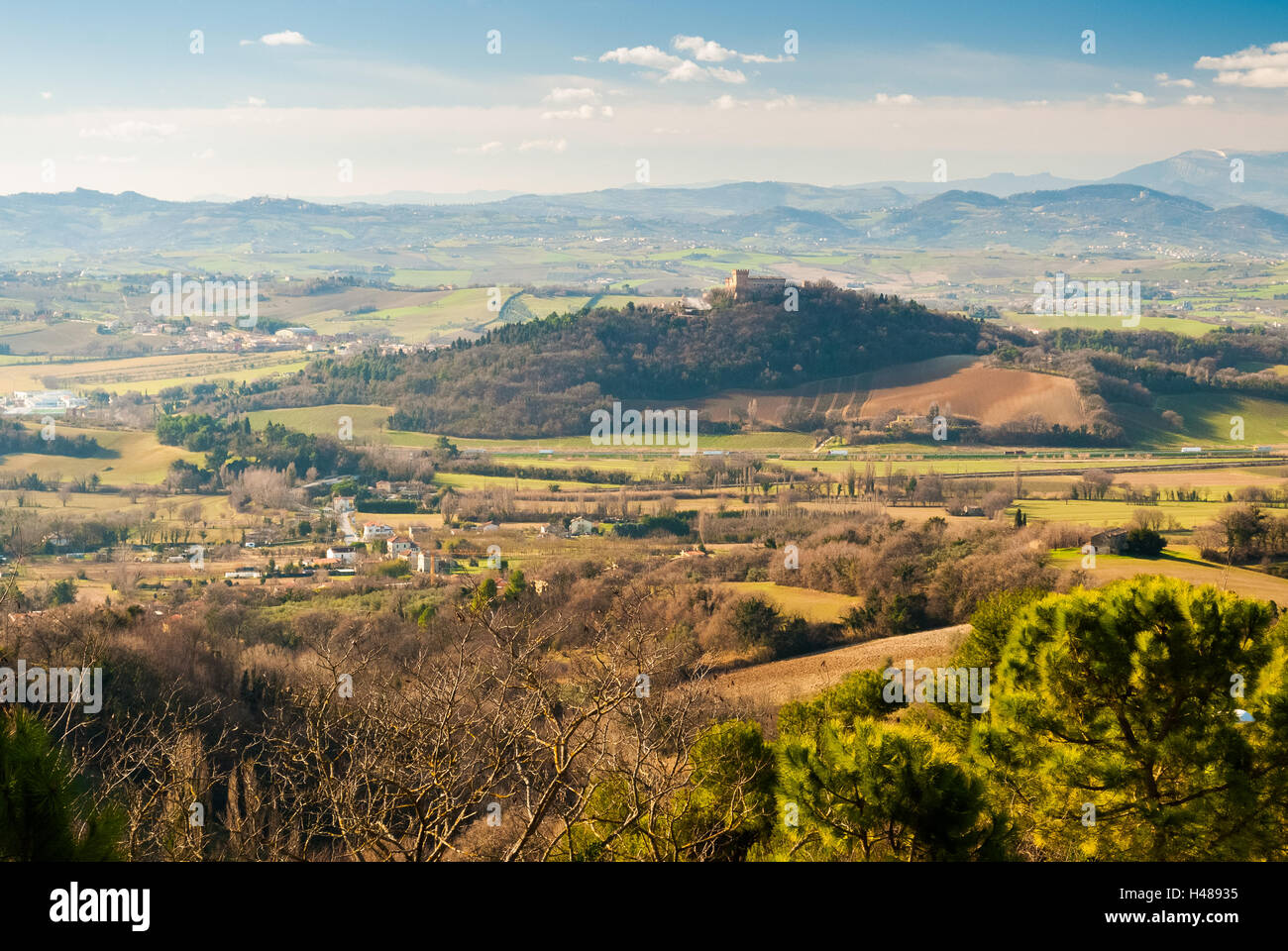 Paysage avec la colline de Gradara, près de Pesaro Banque D'Images
