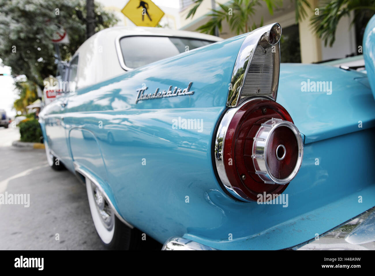 Détail dérive, Ford Thunderbird, année de fabrication 1957, les années 50, American art deco, l'hôtel Avalon, Ocean Drive, Miami South Beach, quartier Art déco, Florida, USA, Banque D'Images