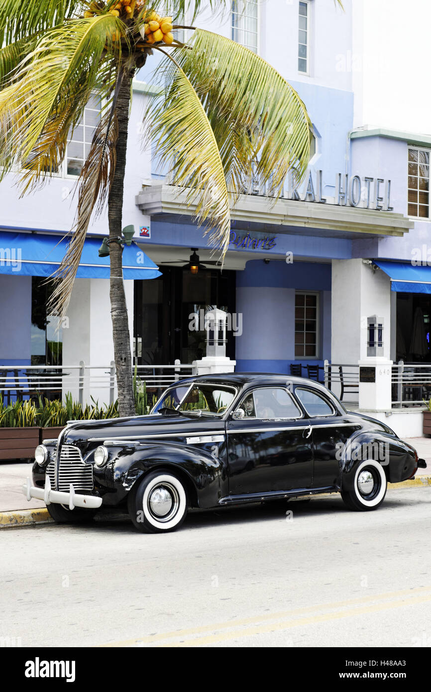 Humphrey Bogart comme une poupée dans une voiture, American Vintage 'Central' Parc Hotel, Ocean Drive, Miami South Beach, quartier Art déco, Florida, USA, Banque D'Images