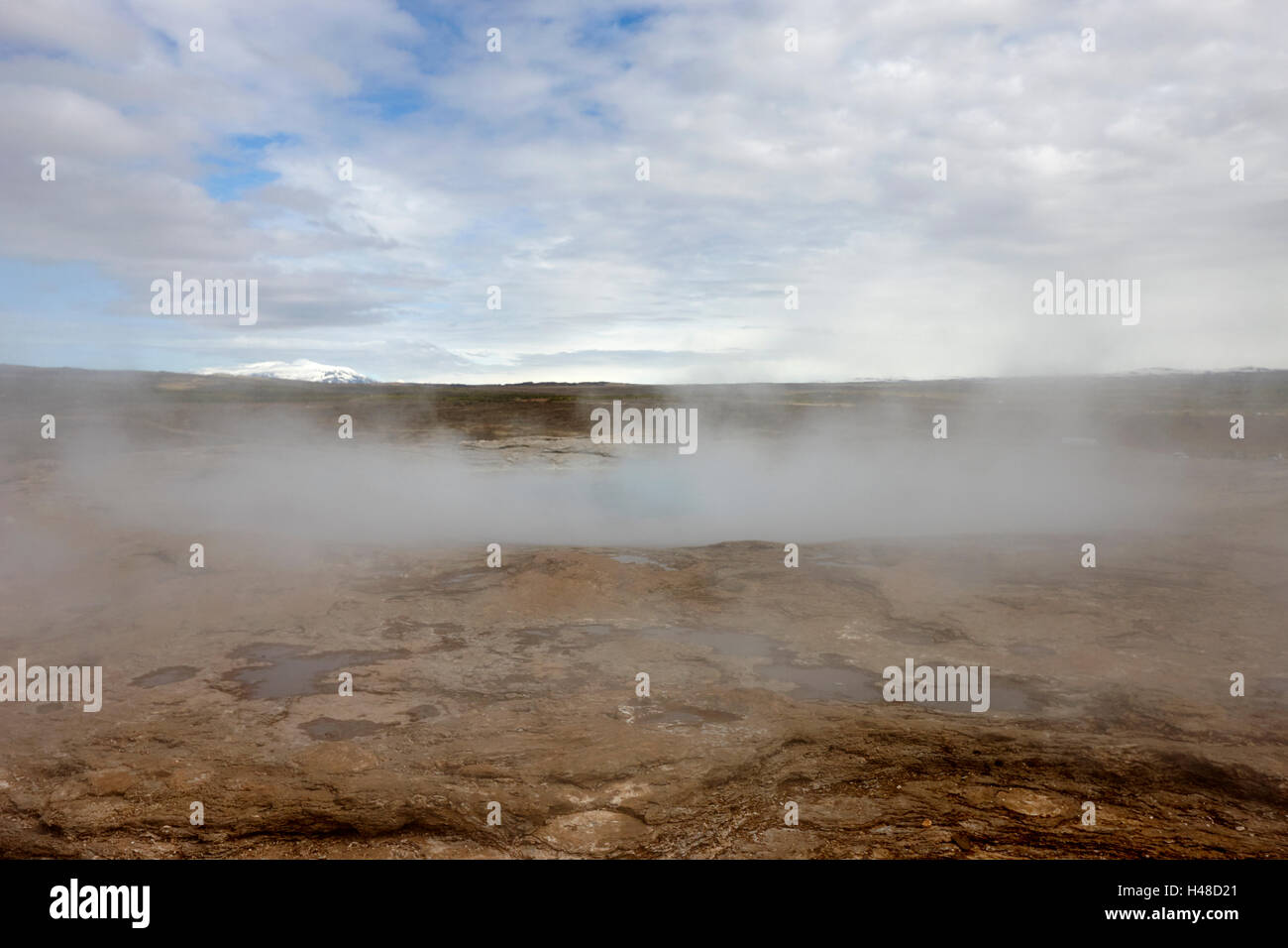 La vapeur s'élevant du grand geyser geysir Islande Banque D'Images