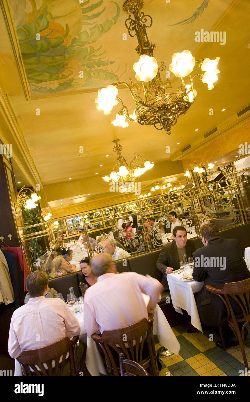 Suisse, Zurich, Brasserie Lipp, réduite, le modèle ne libération, aucun des biens, village, ville, tourisme, personne, restaurant, gastronomie, Belle-Ôpoque-Stil, à l'intérieur, bar, bar de l'alimentation, de l'éclairage, lampes, lustres, à l'intérieur, Banque D'Images