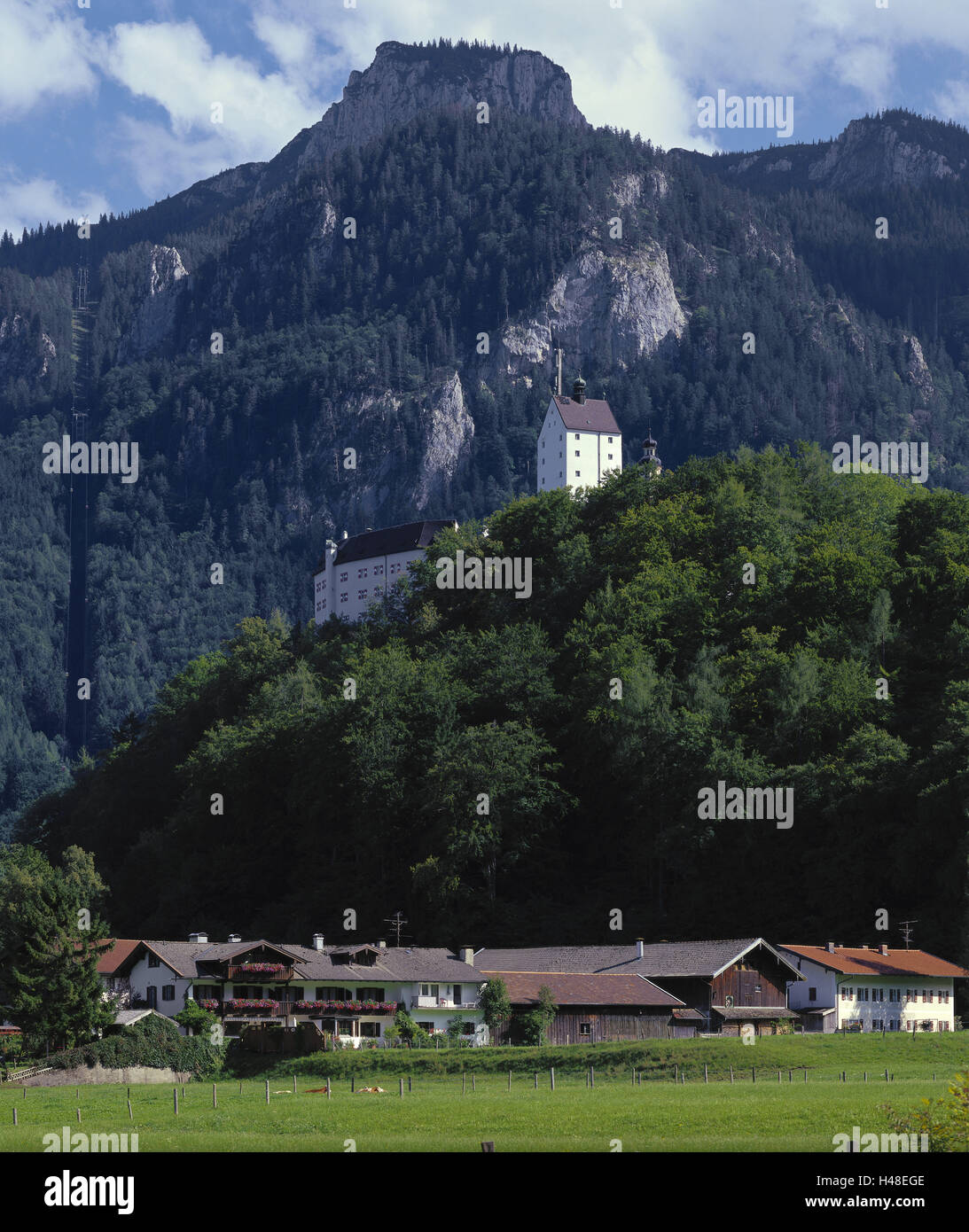 Allemagne, Bavière, Bade-Wurtemberg, Aschau, château Hohenaschau, Haute-Bavière, la structure, l'architecture, du tourisme, de la construction, de l'écluse, point d'intérêt, montagnes, Kampenwandbahn, trajectoire, téléphérique, maisons, Banque D'Images