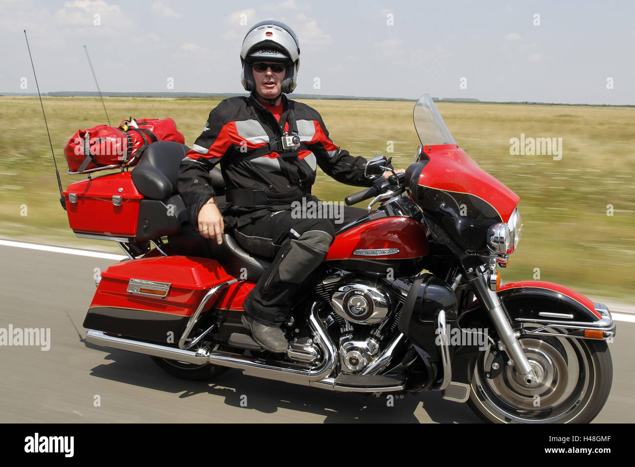 Motorcyclist harley davidson Banque de photographies et d'images à haute  résolution - Alamy