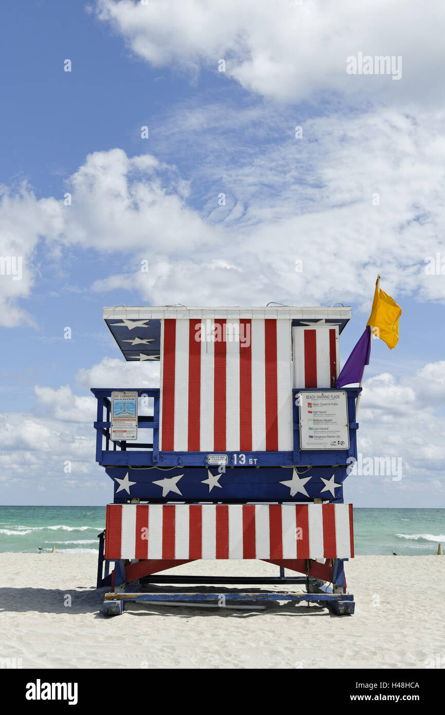 Beach lifeguard tower ST', '13 avec la peinture dans le style de la US flag, l'océan Atlantique, Miami South Beach, Florida, USA, Banque D'Images