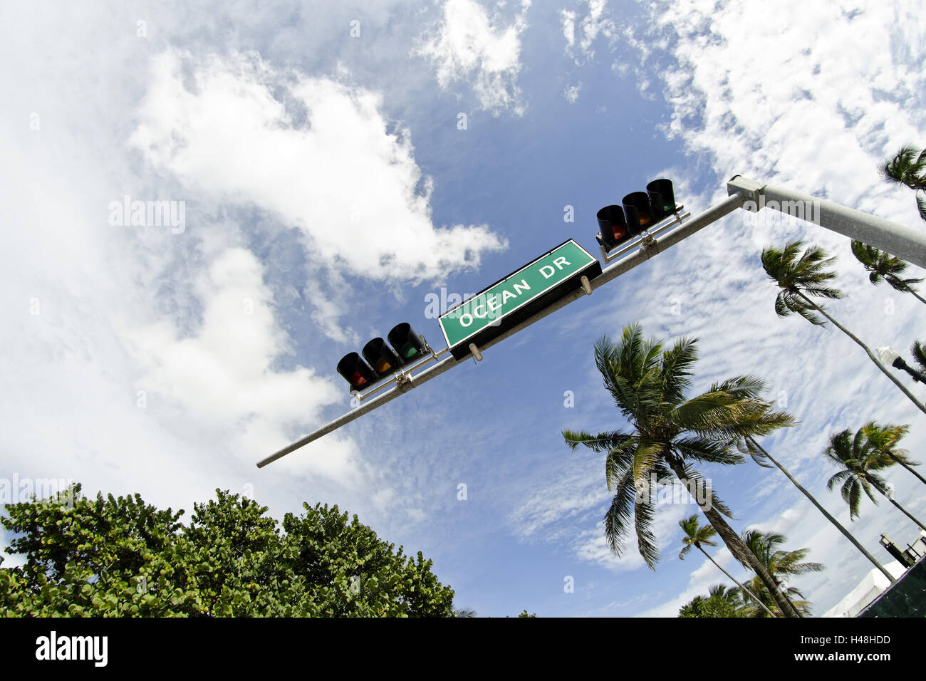 Panneau routier 'DR. OCEAN', feu de circulation, Le Lummus Park, Ocean drive, à South Miami Beach, genre de déco, Florida, USA, Banque D'Images