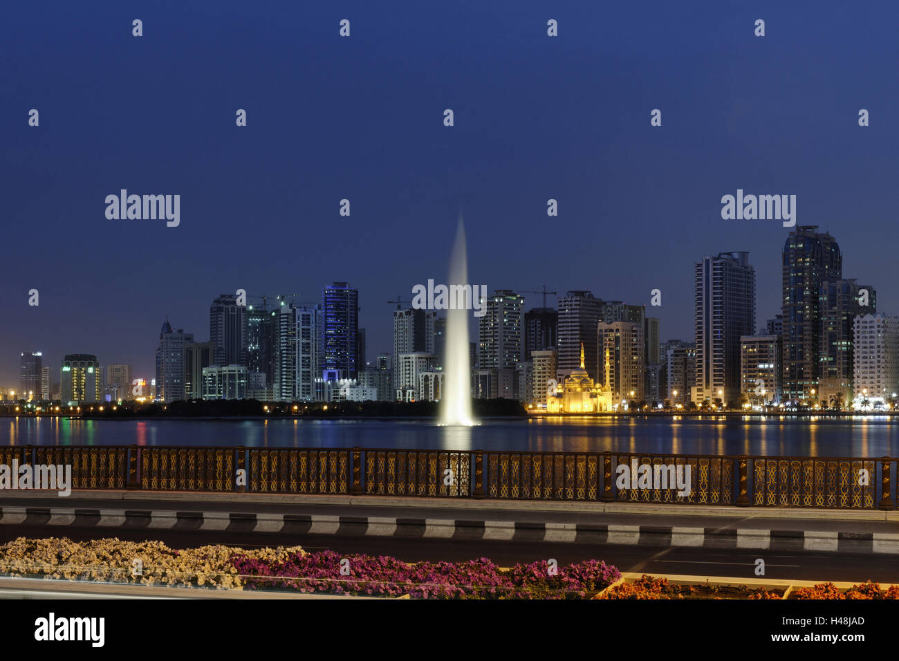 Skyline, Corniche Street, Golden Mile, Emirat Sharjah, Émirats arabes unis, péninsule arabique, le Moyen-Orient, l'Asie, Banque D'Images