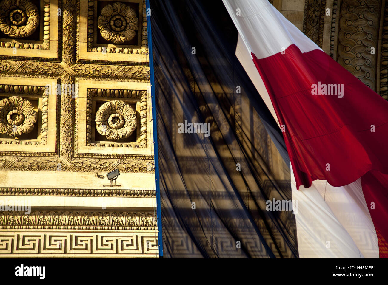 Arc de Triomphe, détail, drapeau, place Charles-de-Gaulle, axe historique, Paris, France, Banque D'Images