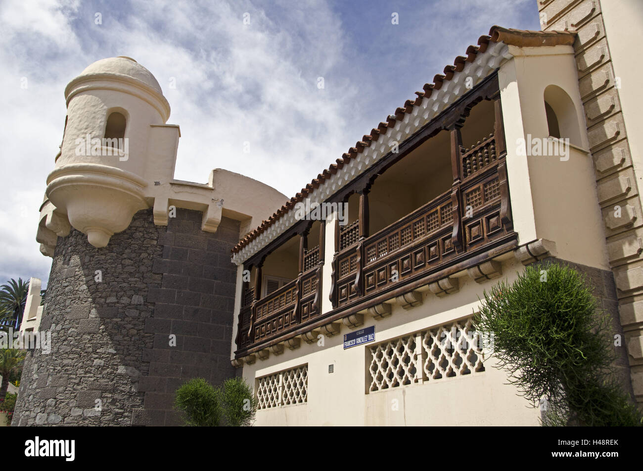 L'Espagne, l'île des Canaries, Grande Canarie, grain Lecture Palma village, 'Pueblo Canario', balcon en bois, Banque D'Images