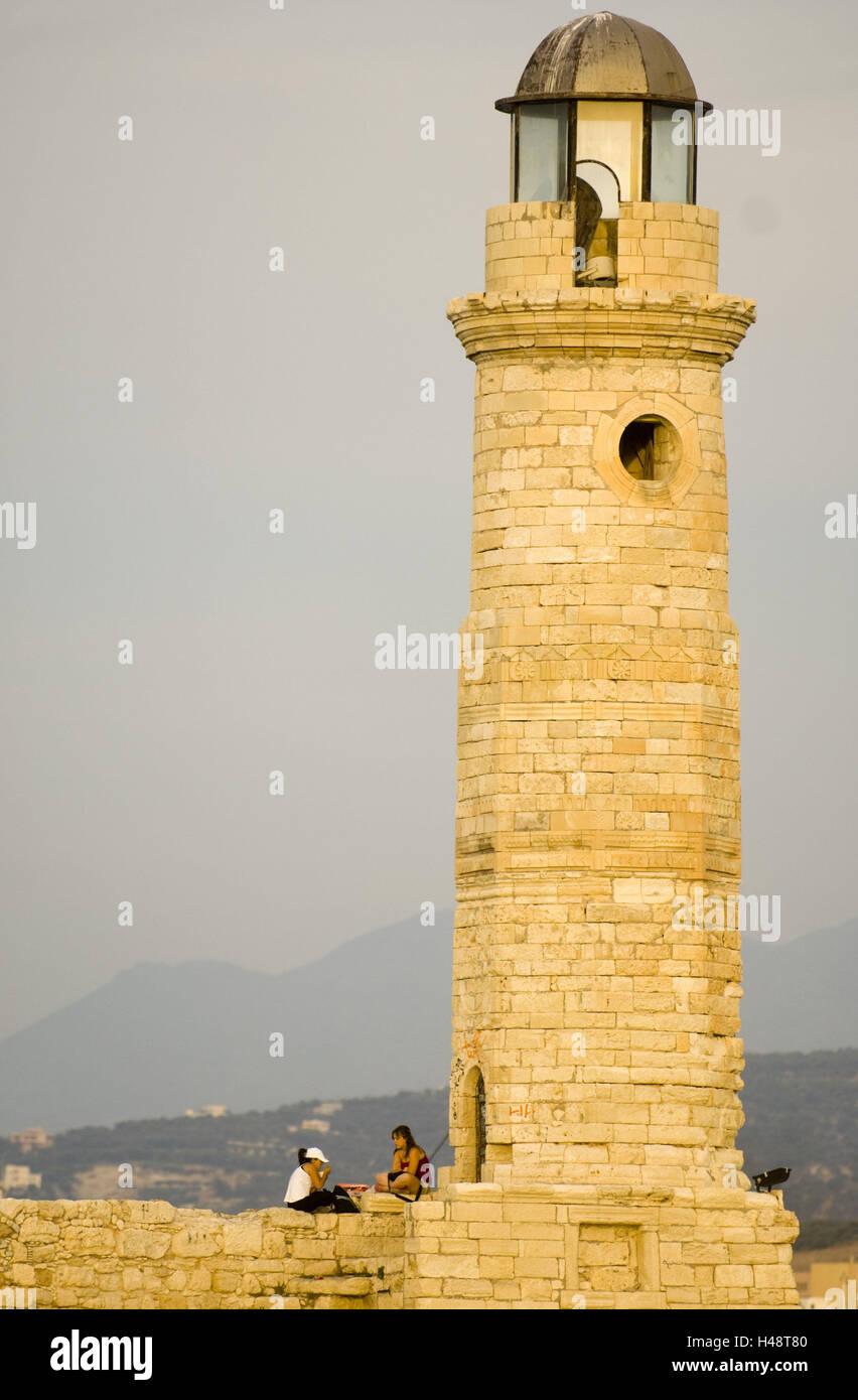 Grèce, Crete, Lassithi, phare dans le port vénitien, Banque D'Images