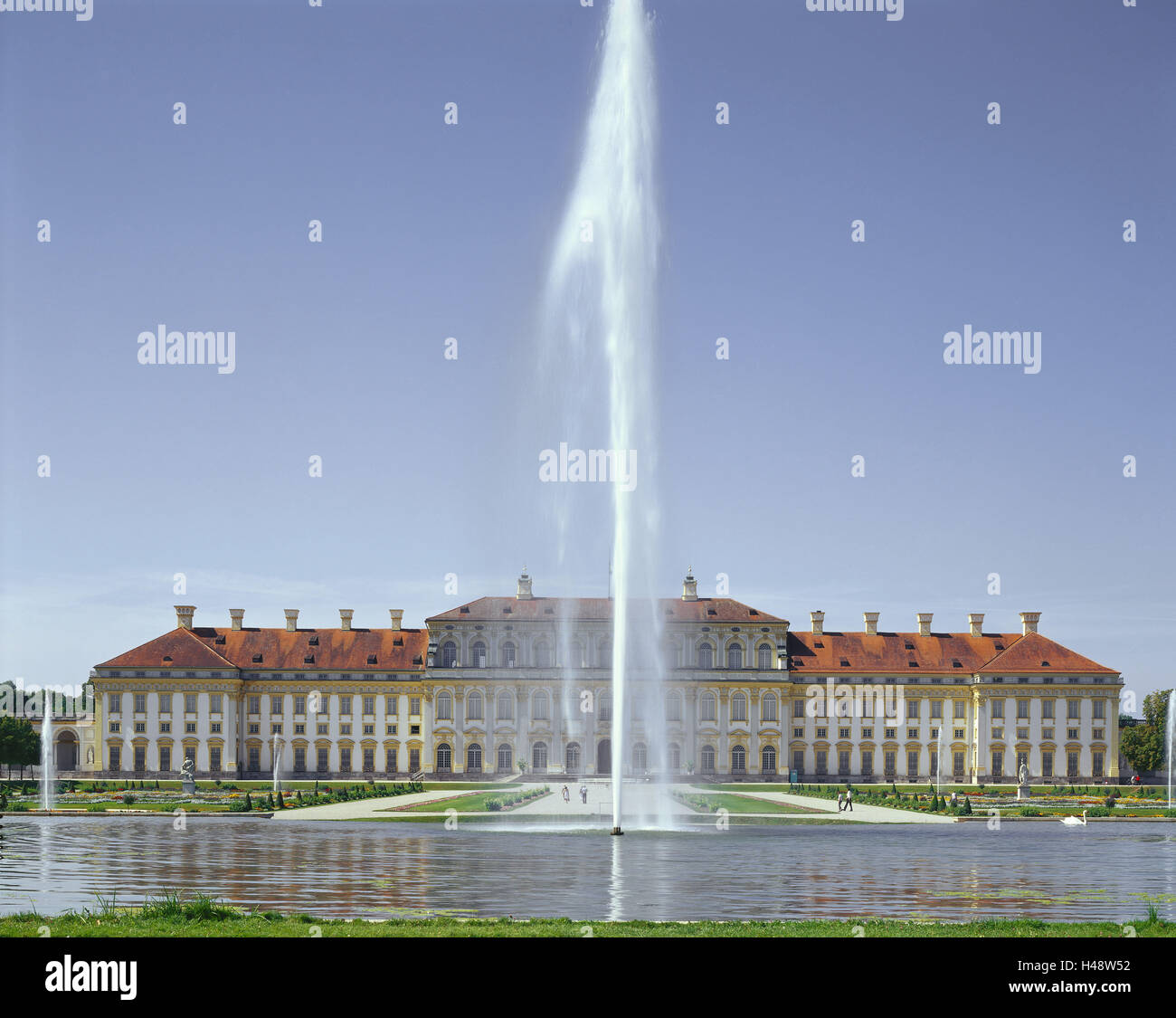 Allemagne, Bavière, New Castle, tanche home, jet d'eau, la Haute-Bavière, tanche accueil, la structure, l'architecture, la place d'intérêts, du tourisme, de la construction, de l'écluse, façade, jardin de la cour, de l'eau, jet, cymbale Banque D'Images