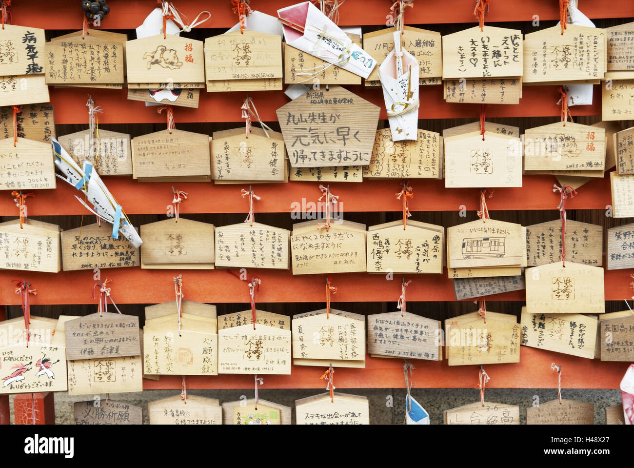 Ema, les panneaux de bois, peintures, cordes, chiffres, orange, Japon, Kyoto, Banque D'Images