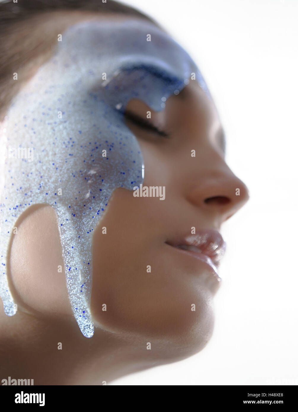 Femme, jeune beauté, soins du visage, peeling, masque, portrait, beauté, look, beauté, soin, shell, shell, produit, masque, peeling, masque, gel, gel gel de lavage, l'épluchage, Effet fraîcheur, propreté, application, Beautymaske, adultes, personnes, beauté, femme, bien-être, de façon fluide, avec fluidité, visqueux Banque D'Images