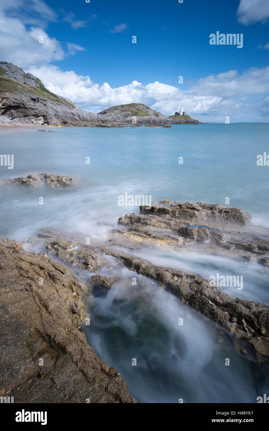 Phare de Mumbles et bracelet Bay dans la péninsule de Gower, Swansea, Pays de Galles. L'été (août) 2014. Banque D'Images