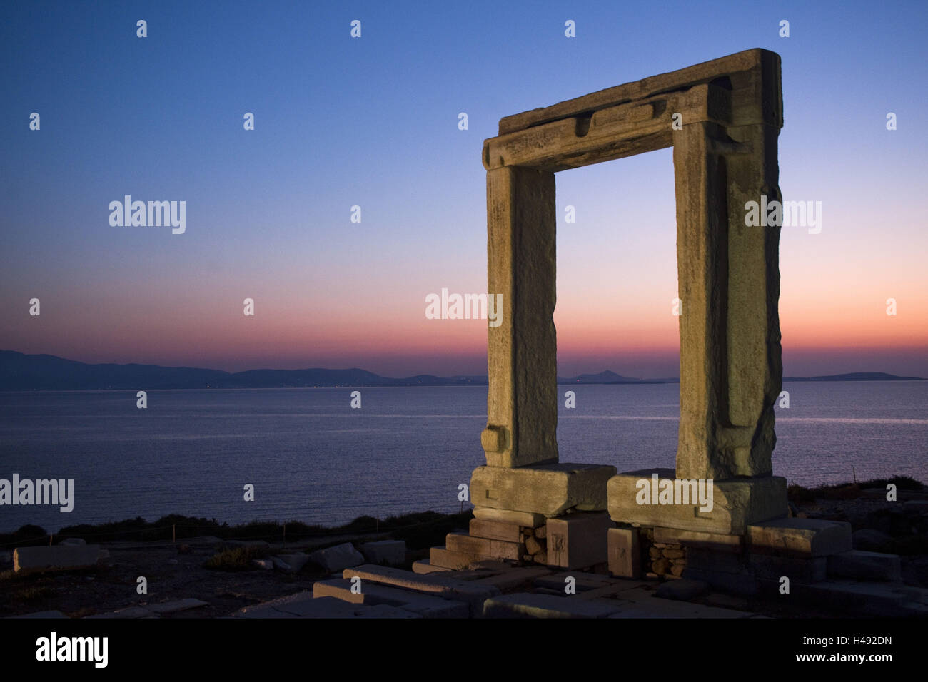 Grèce, les Cyclades, Naxos, Naxos, l'objectif du temple sur la presqu'île de Palatia, Sto Palati Banque D'Images
