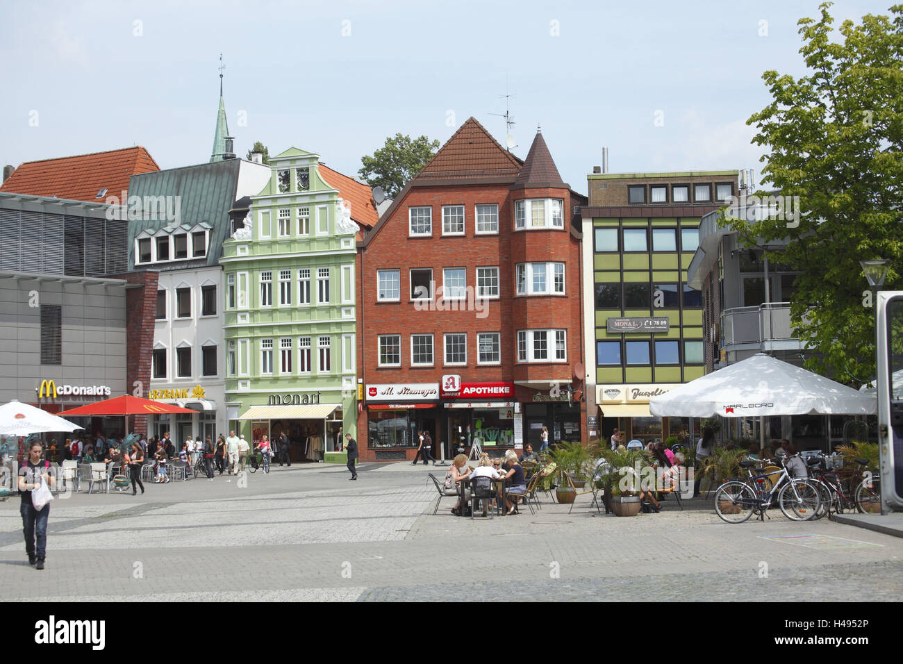 Allemagne, Basse-Saxe, Delmenhorst (ville), la place de l'Hôtel de ville et des piétons "longue route", Banque D'Images