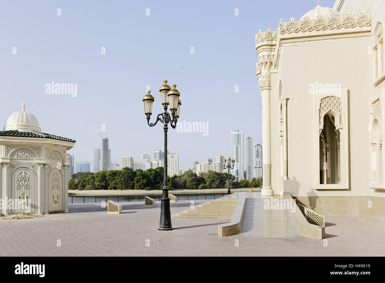 Mosquée Al Noor, Corniche Street, l'Émirat de Sharjah, Emirats Arabes Unis, Péninsule Arabique, le Moyen-Orient, l'Asie, Banque D'Images