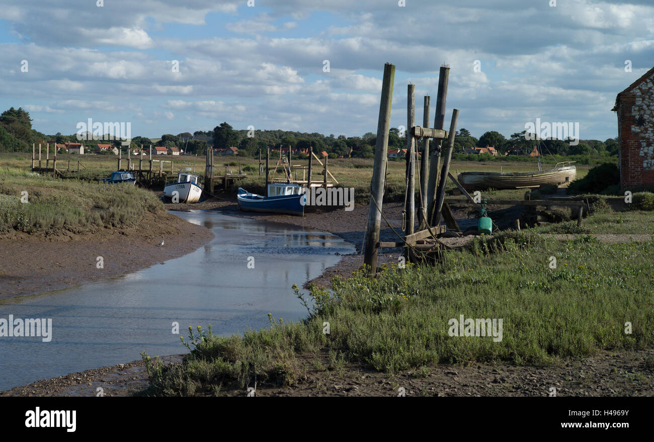 Thornham sur la côte nord du comté de Norfolk, en Angleterre, à lowtide offrent un paysage d'observateurs d'oiseaux. Banque D'Images