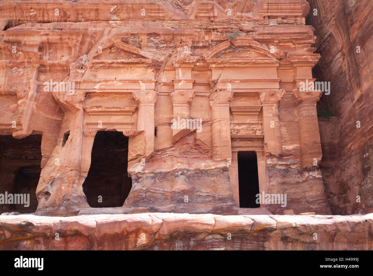 Détail de la « tombe du palais » à l'intérieur de la ville perdue de Petra, Jordanie, Moyen-Orient. Banque D'Images