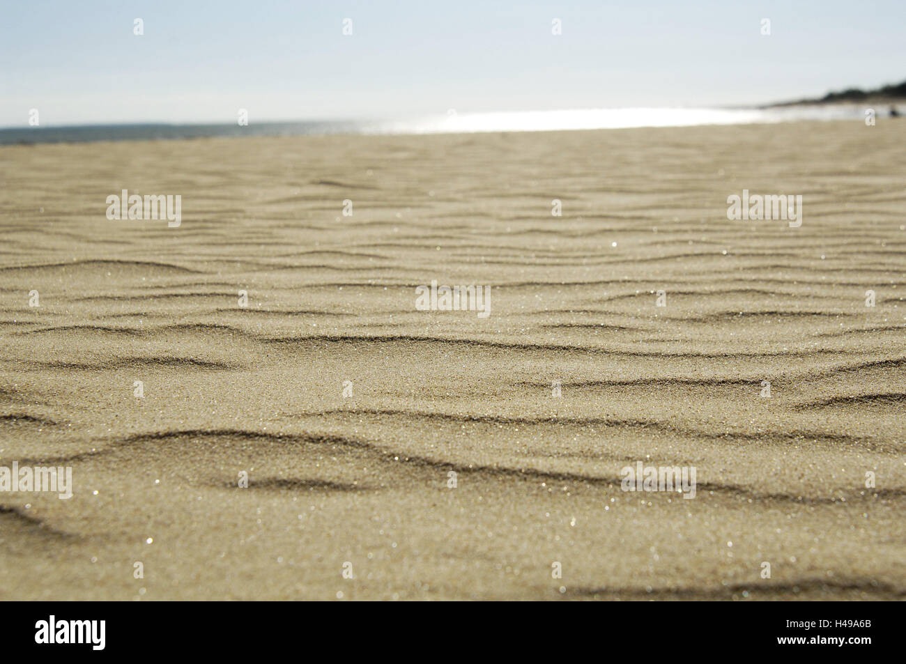 Du sable, de l'échantillon, des lignes ondulées, mer, plage, plage de sable, du vent, des lignes, en forme de vagues, Rippelmarken, nature, sable pointeau, symétrie, structure, glitter, brown, ensoleillée, horizon, Banque D'Images