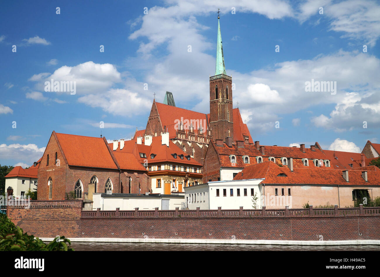 Vue sur la rivière Oder à la Cathédrale de l'île. Ostrow Tumski. Wroclaw, Pologne. Banque D'Images