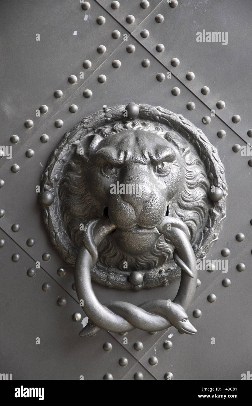Du château de Dresde, doorknocker, tête de lion à la porte de la petite cour du château, Dresde, Saxe, Allemagne, Banque D'Images