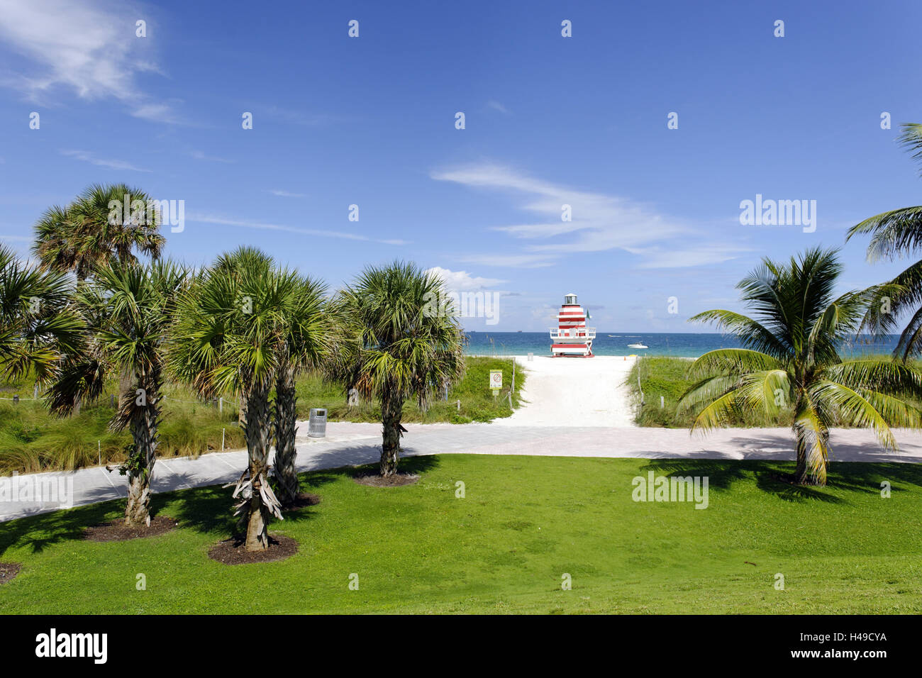 Beach lifeguard tower 'Jetty', location de vélos gare à South Point Park, Miami South Beach, Florida, USA, Banque D'Images
