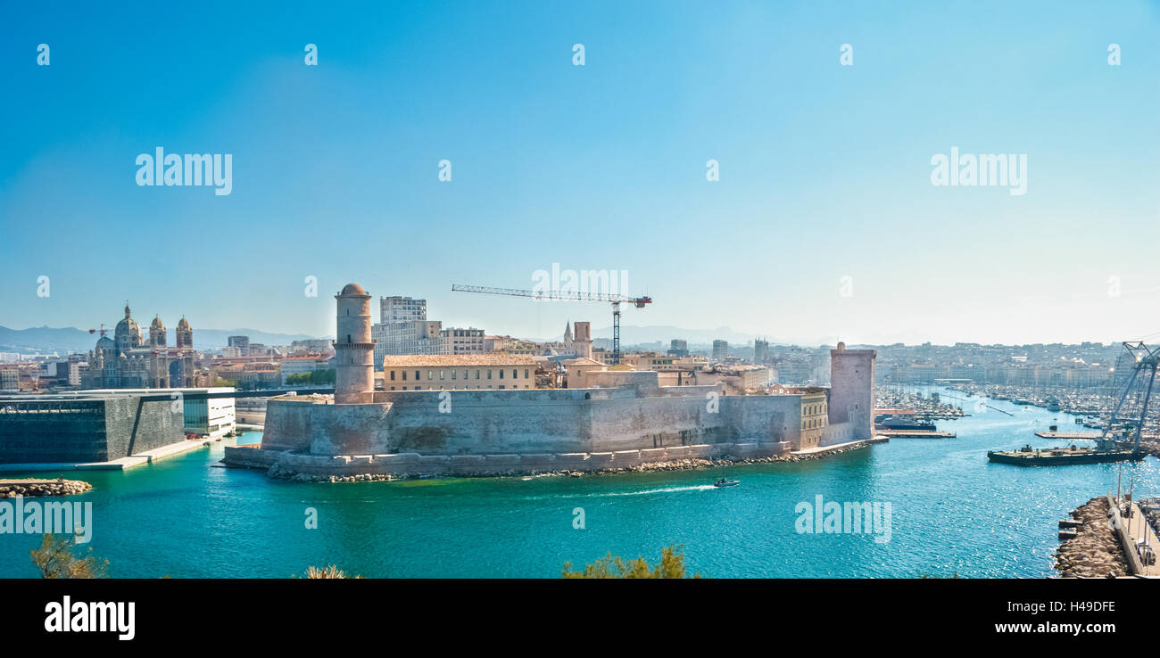 Fort Saint-Jean est une fortification à Marseille, construit par Louis XIV à l'entrée du Vieux Port. Banque D'Images