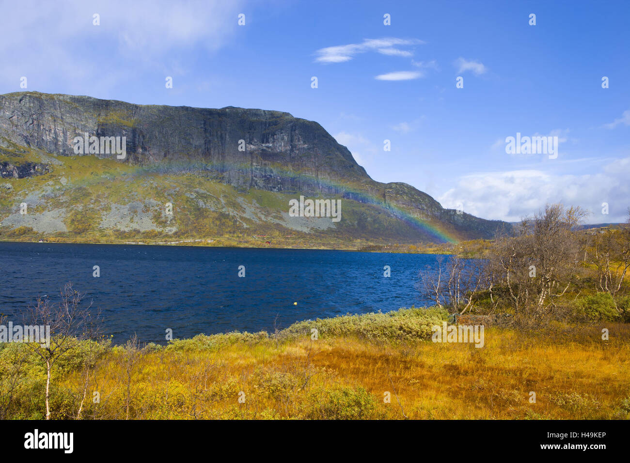 La Scandinavie, la Norvège, le lac Otrøvatnet, rainbow, Vang, Banque D'Images