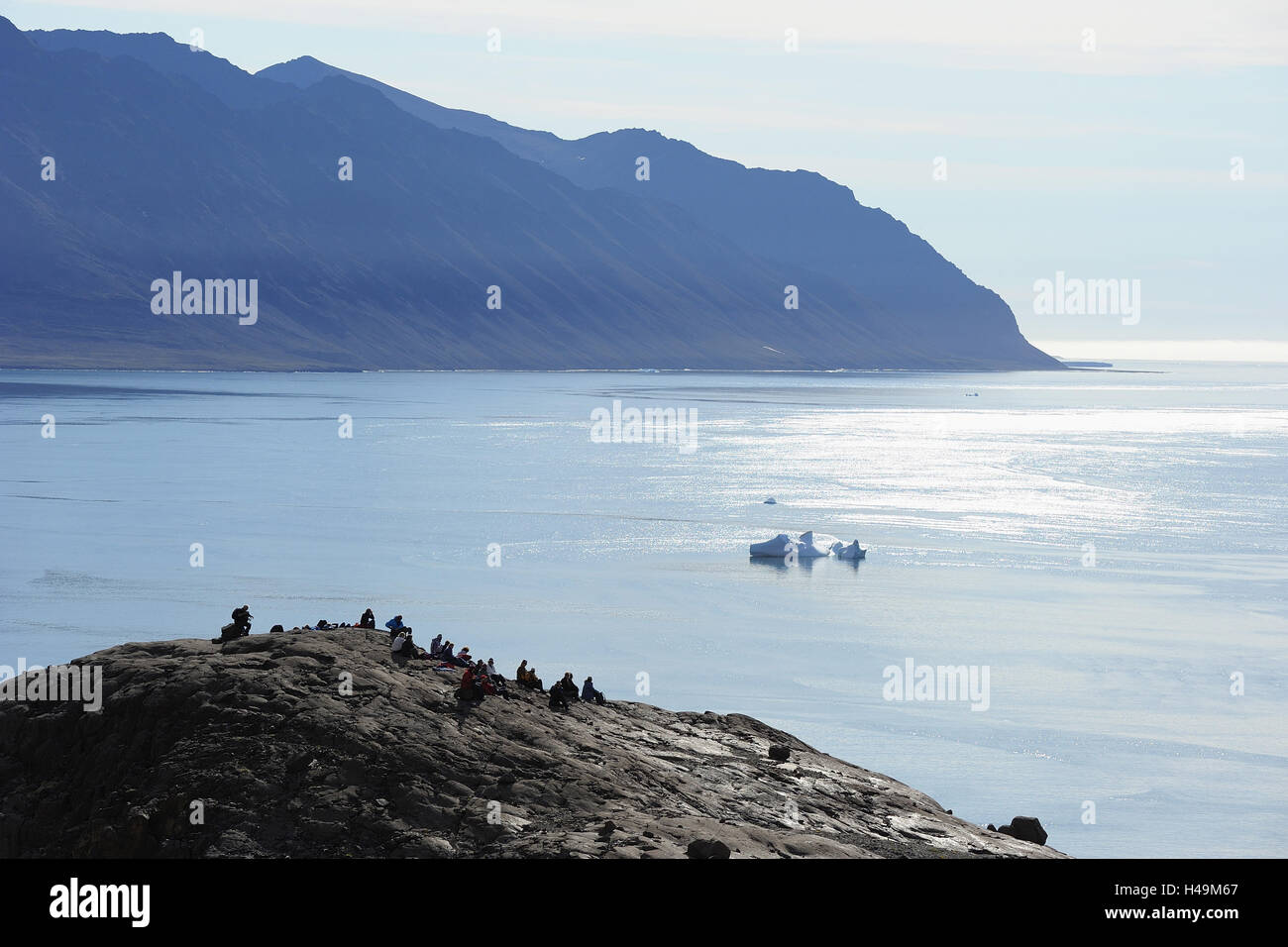 Les touristes sur une montagne, Romer, fjord du Groenland, l'Arctique, Banque D'Images