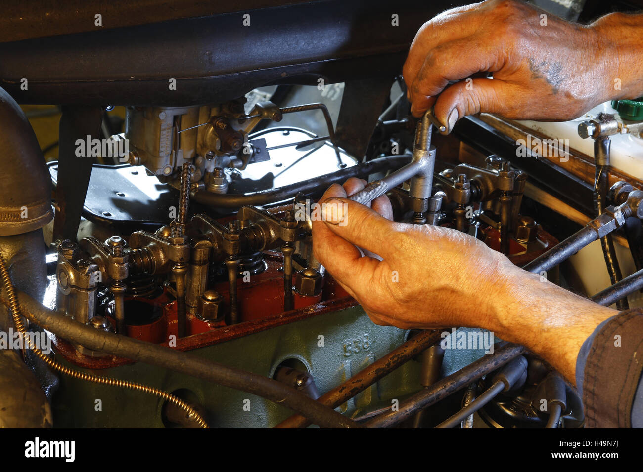 Les habitués, Citroen 11 CV, moteur, réparation, vannes, Banque D'Images