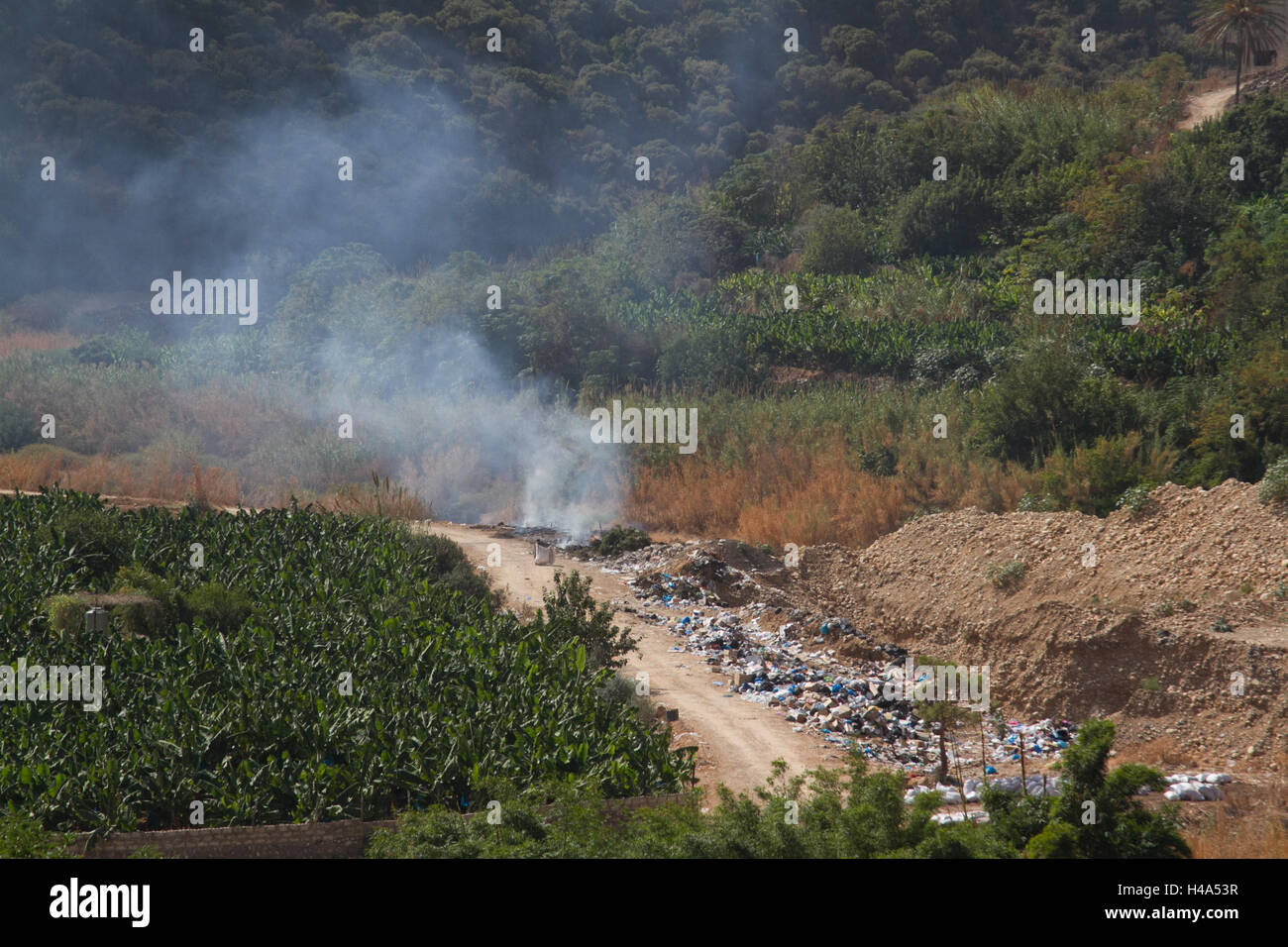 Beyrouth Liban. 15 octobre 2016. Le Gouvernement libanais n'a pas réussi à résoudre la crise des ordures de huit mois comme des tas de détritus sont de nouveau à travers les rues de colmatage et les résidents de la capitale du Liban à resort Crédit : gravure amer ghazzal/Alamy Live News Banque D'Images