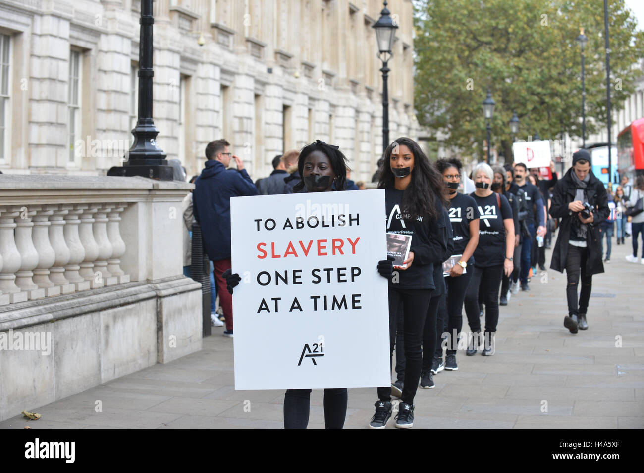 Londres, Royaume-Uni. 15 octobre 2016. Marche pour la liberté, marche de protestation au centre de Londres. La marche silencieuse est contre l'esclavage moderne Banque D'Images