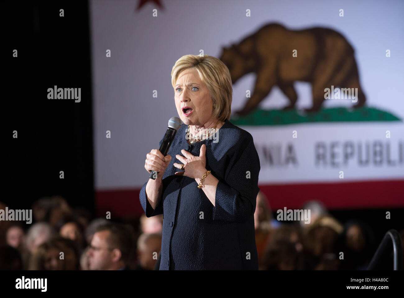 Hillary Clinton parle à San Francisco avant les primaires démocrates de Californie Banque D'Images