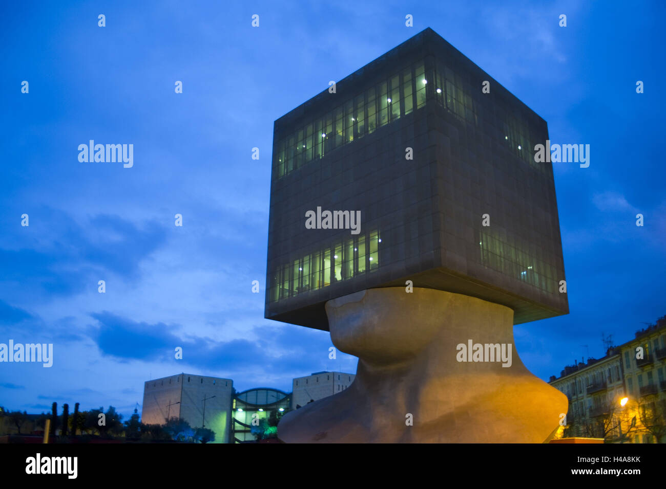 France, Côte d'Azur, Nice, La Bibliothèque Louis Nucéra, crépuscule Photo  Stock - Alamy