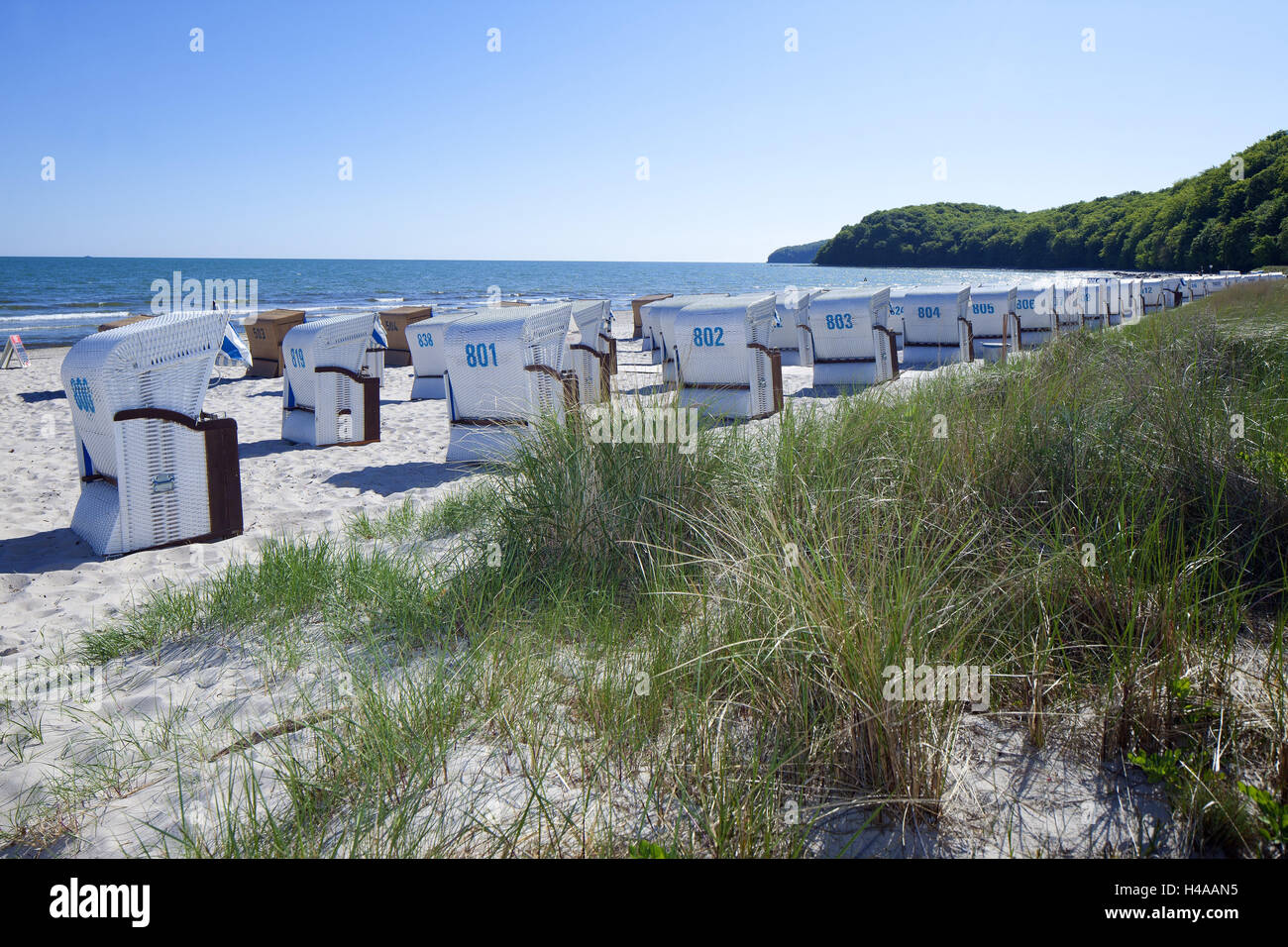 L'Allemagne, la mer Baltique, dans l'ouest de l'île de Rügen, en Poméranie, seaside resort Binz, chaises de plage, Banque D'Images