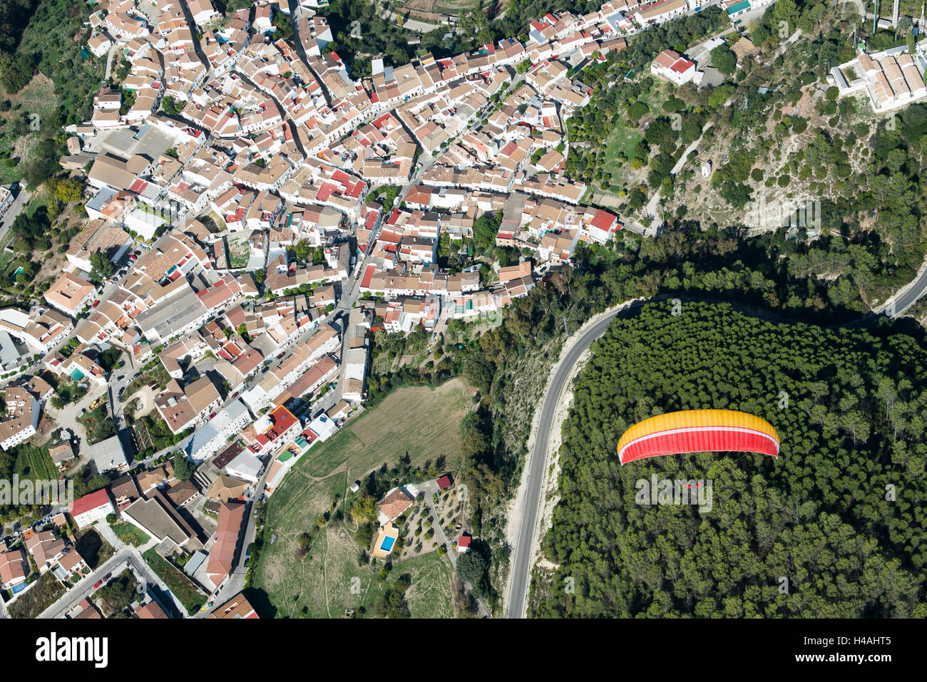 L'Andalousie, El Bosque, village, village de montagne, photo aérienne, village blanc, de parapente, parapente, centre-ville, province de Cadix, Espagne Banque D'Images