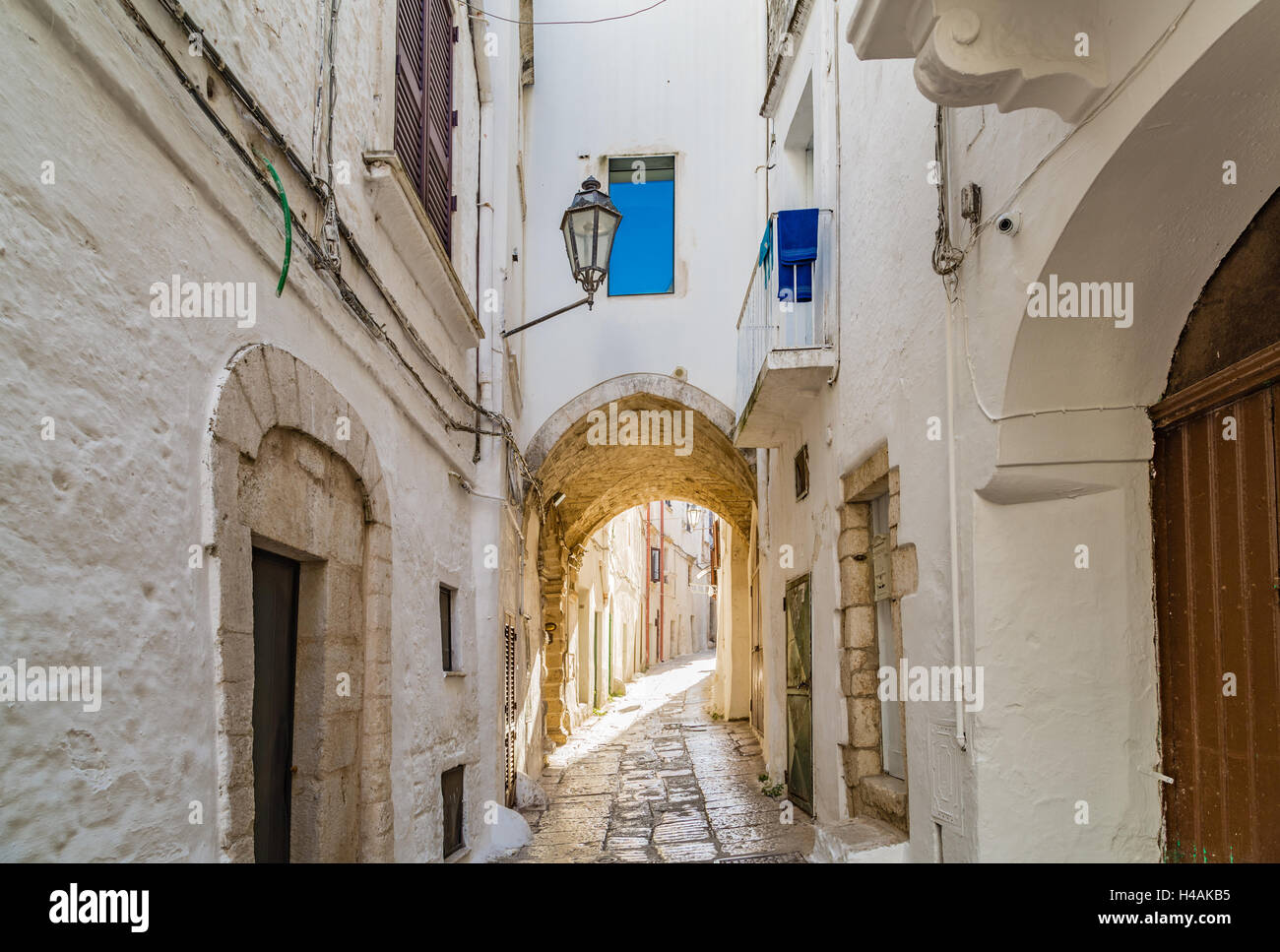 Rue étroite d'Ostuni, la Ville Blanche Banque D'Images