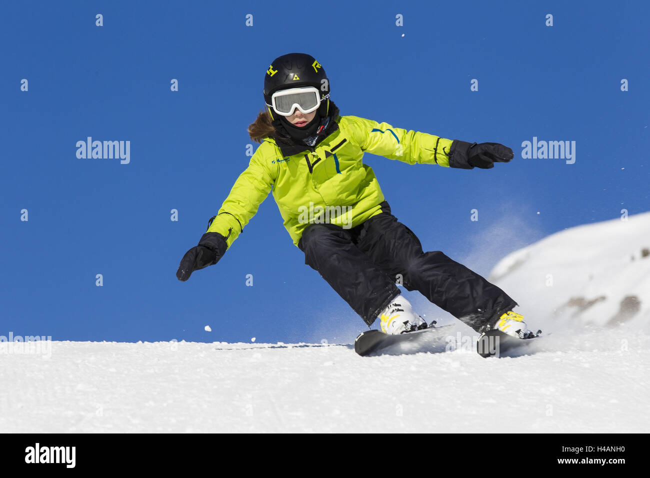 Avec l'enfant ski sans étages, piste, départ, Banque D'Images