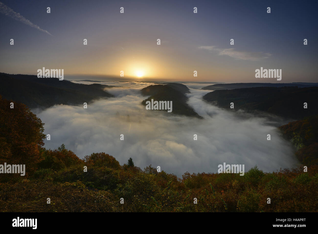 Boucle de la rivière Saar, brouillard, sunrise, Orscholz, vue de Cloef, Saarland, Allemagne, Banque D'Images