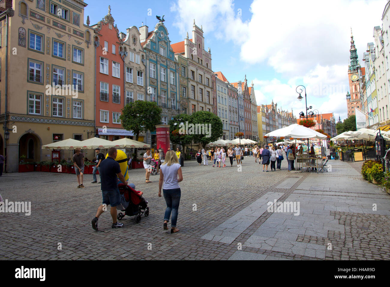 Magnifiques bâtiments de style gothique, baroque et mixte style Renaissaince, de nombreux datant du Moyen-Âge, la ligne de la rue Dluga, Gdansk Banque D'Images