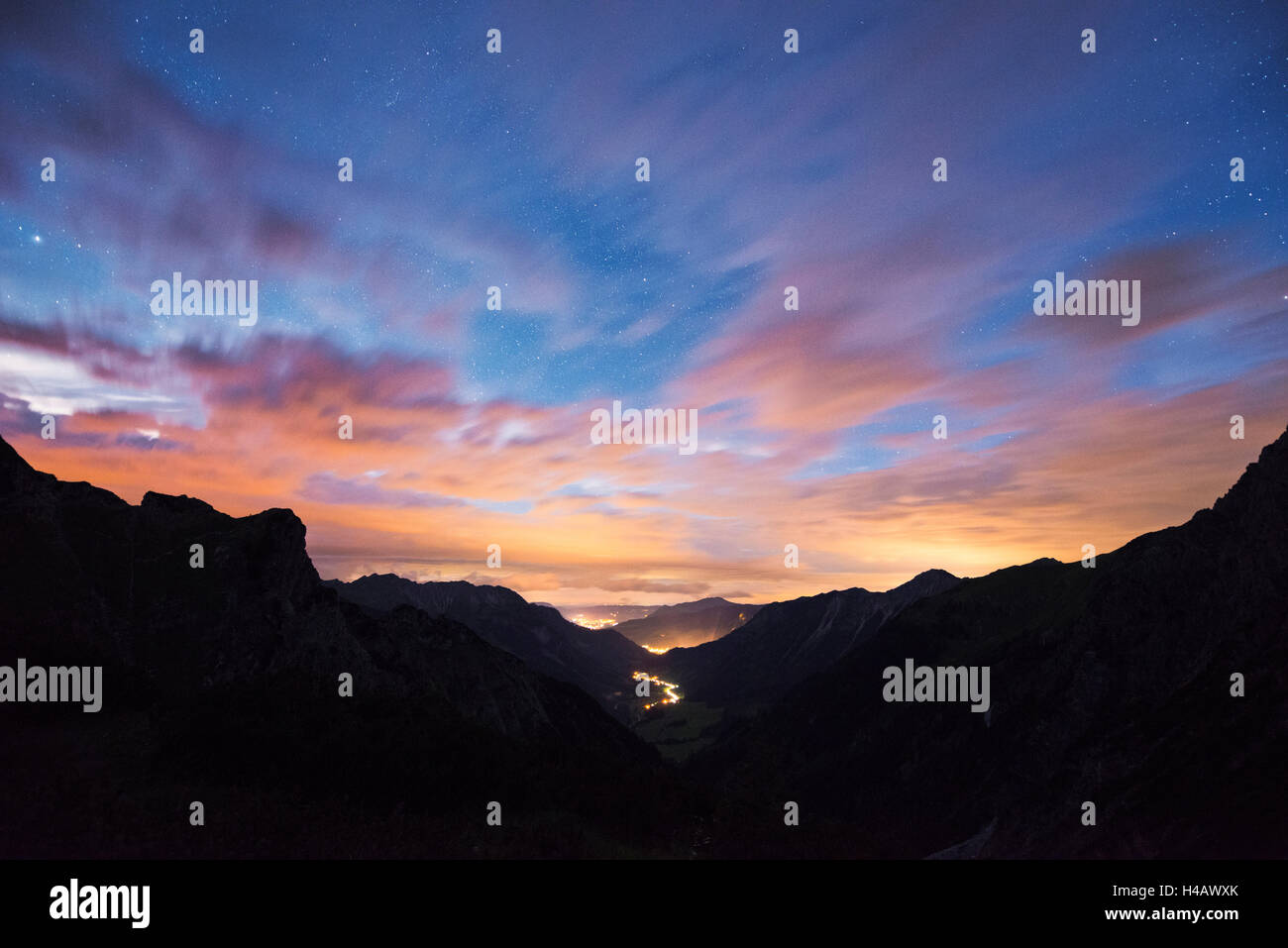 Allemagne, Allgäu, Alpes, Hinterstein, Hautes Alpes, nature, montagne, montagnes, nuit, des étoiles, de la lumière, des nuages, de l'humeur, vue, panorama, paysage, Banque D'Images