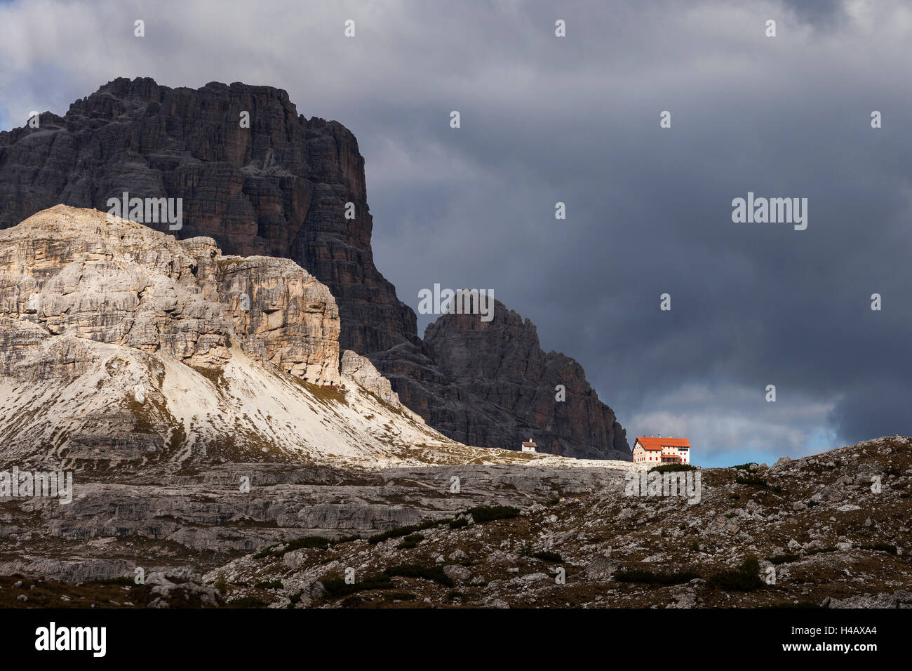 L'Europe, l'Italie, le Tyrol du Sud, les Dolomites, les Tre Cime di Lavaredo hut Banque D'Images
