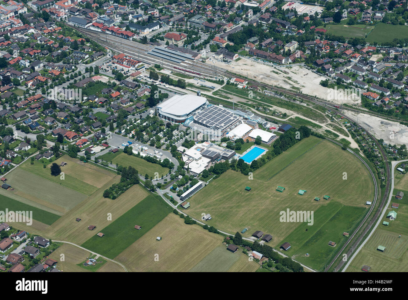 Sommet 2015 du G7, G7 centre de presse olympique, centre de sports de glace, coalition pour l'action Arrêter G7-Elmau, Garmisch-Partenkirchen, vue aérienne, la Haute-Bavière, Bavière, Allemagne Banque D'Images