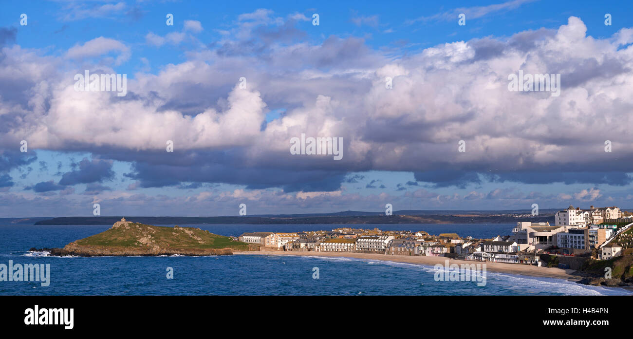 St Ives et l'île d'Clodgy Point, Cornwall, Angleterre. Banque D'Images