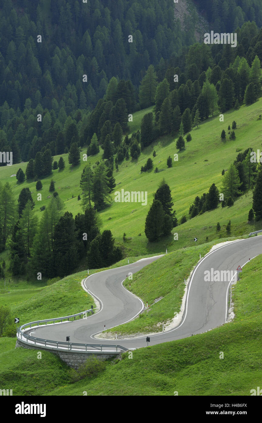 Gardena, en passant le col de montagne, des courbes, de l'Italie, le Tyrol du Sud, les Dolomites, Banque D'Images