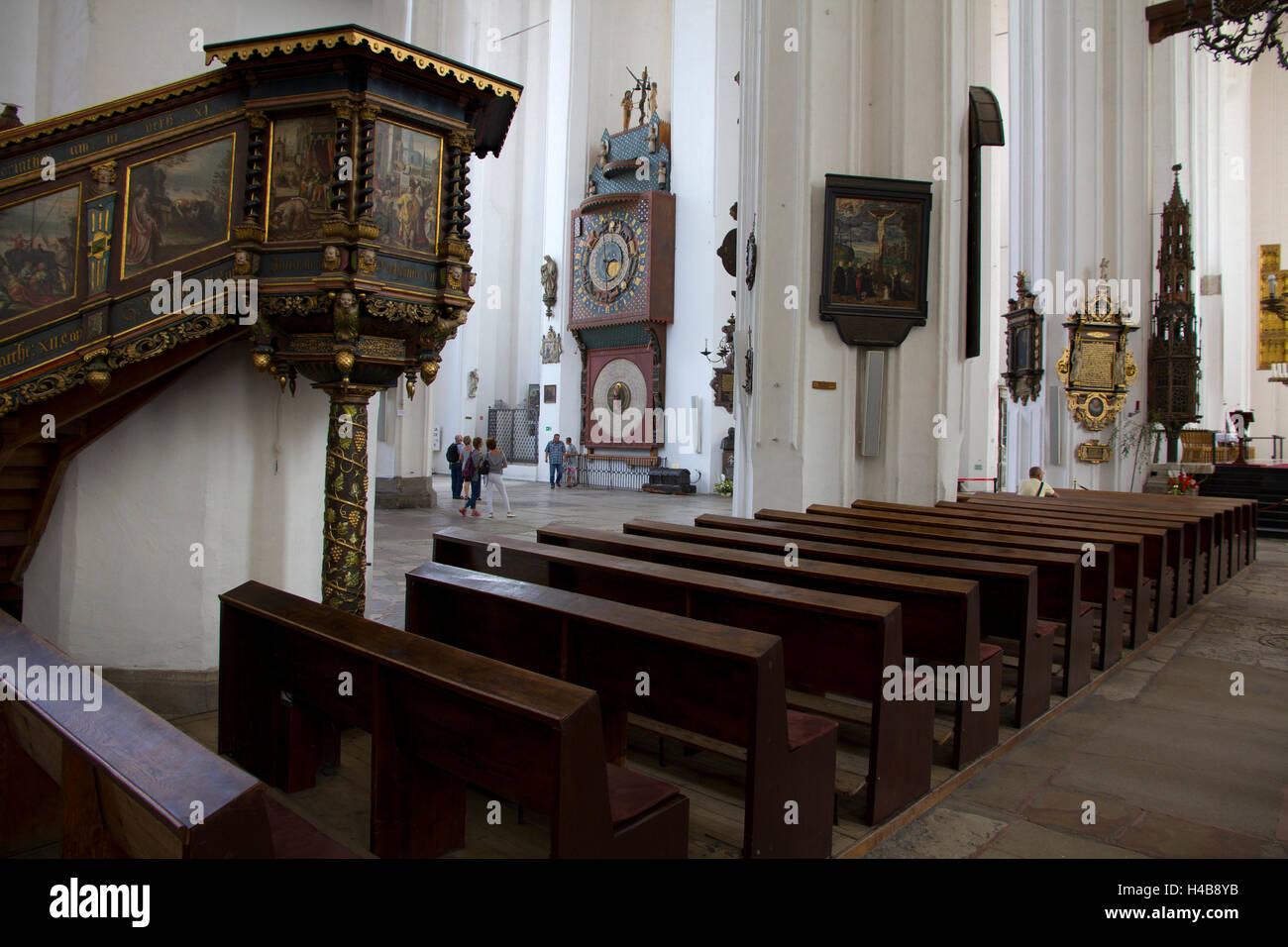 La plus importante caractéristique de l'église de la Vierge Marie est une horloge astronomique du 15ème siècle, avec le cycle du zodiaque. Banque D'Images