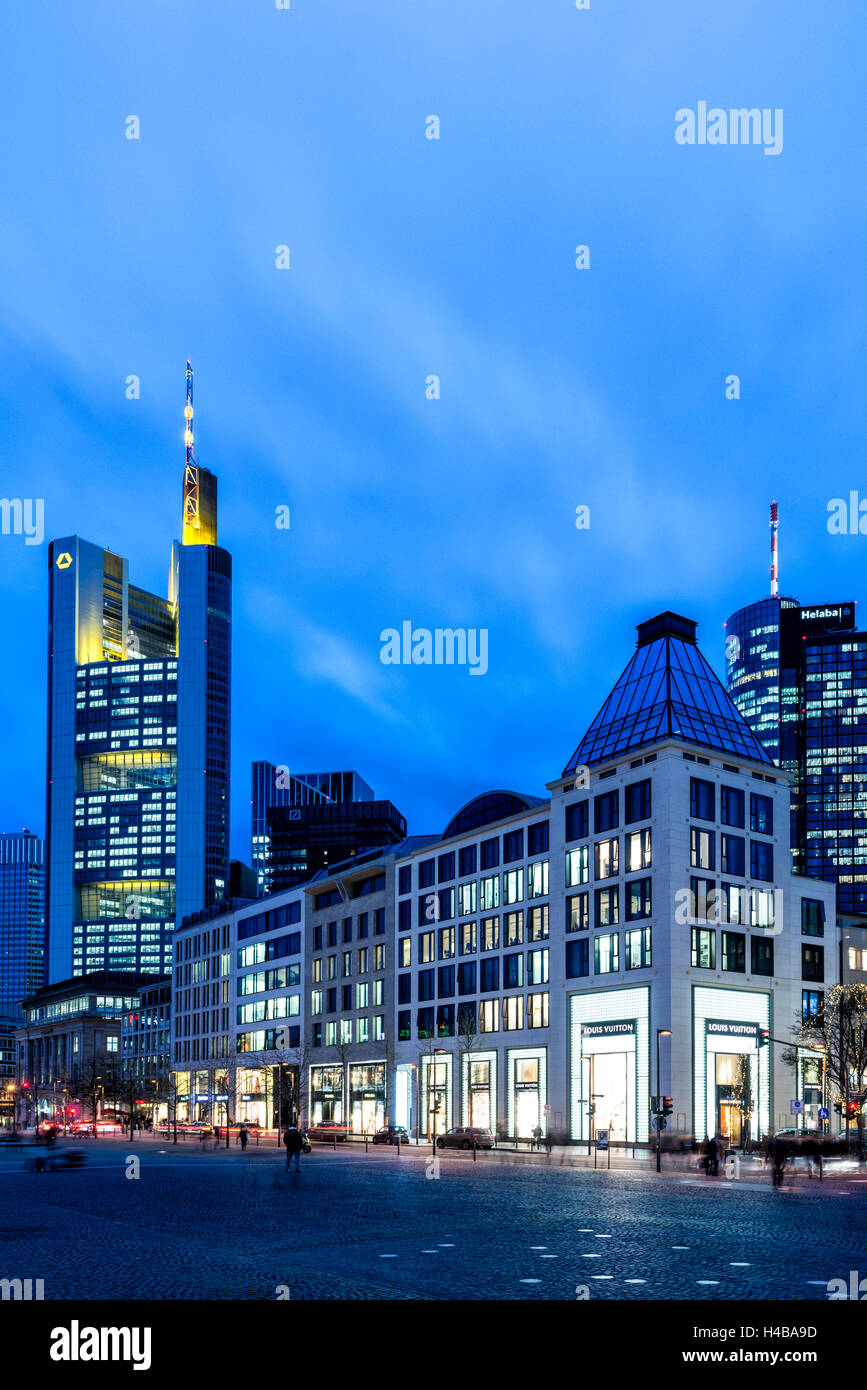 Francfort sur le Main, Hesse, Allemagne, Goetheplatz et Roßmarkt dans le centre-ville avec skyline Banque D'Images