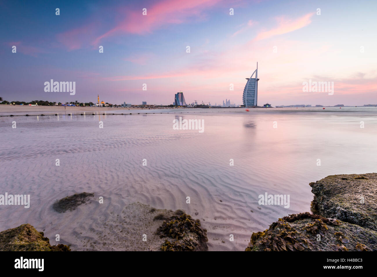 L'hôtel de luxe Burj Al Arab et de la plage de Jumeirah, Burj al Arab &# 39;, Tour des Arabes, Dubaï, l'Émirat de Dubaï Banque D'Images